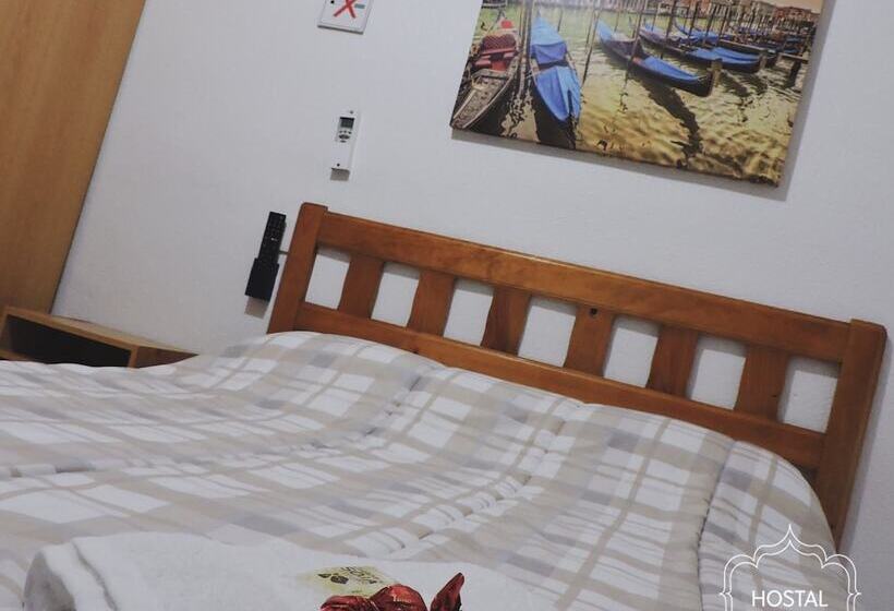 بنسيون Hostal Monreal