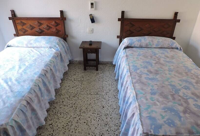 بنسيون Hostal Monreal