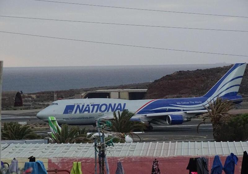 Rickaty Lodge Bed And Breakfast, Hotel De Aeropuerto, Plane Spotting Hotel, Las Palmas Airport, Gran