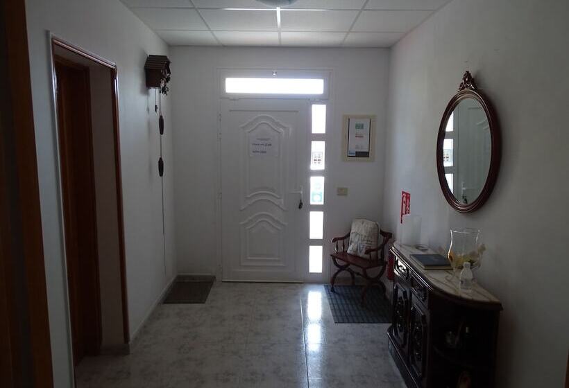 Rickaty Lodge Bed And Breakfast, Hotel De Aeropuerto, Plane Spotting Hotel, Las Palmas Airport, Gran