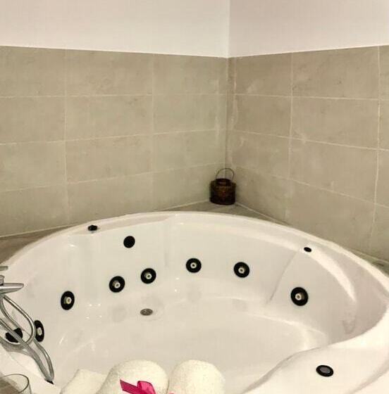 هاستل El Castillo