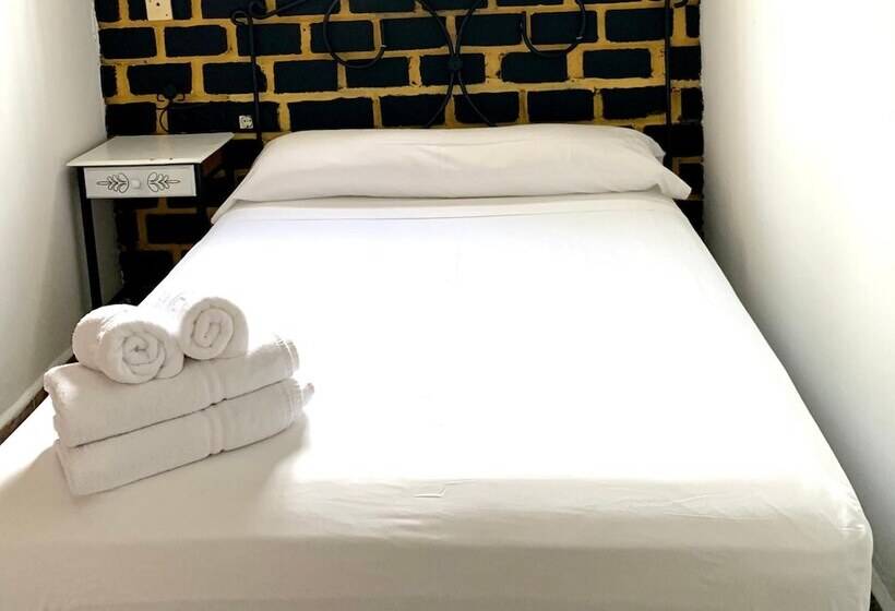 הוסטל El Castillo