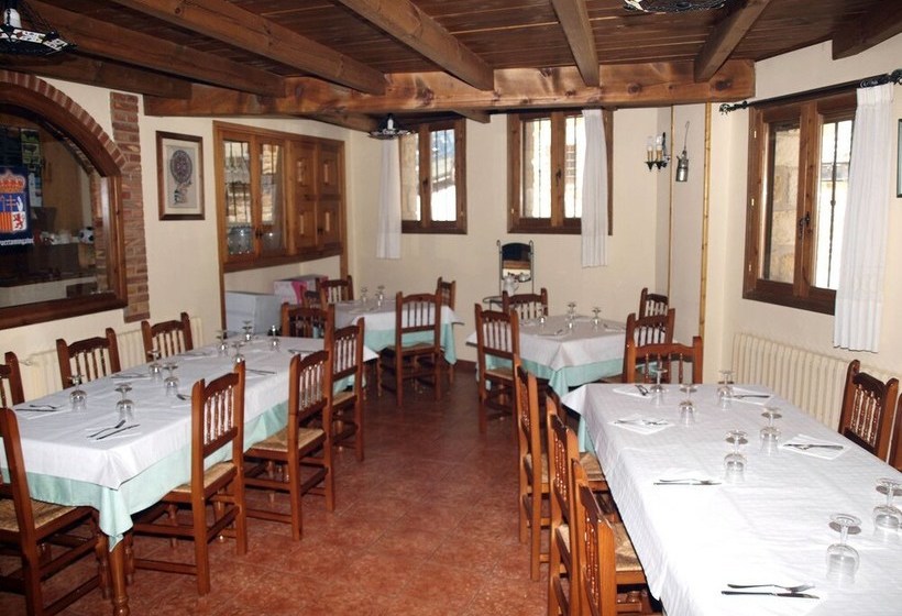 הוסטל Hostal Entreportales