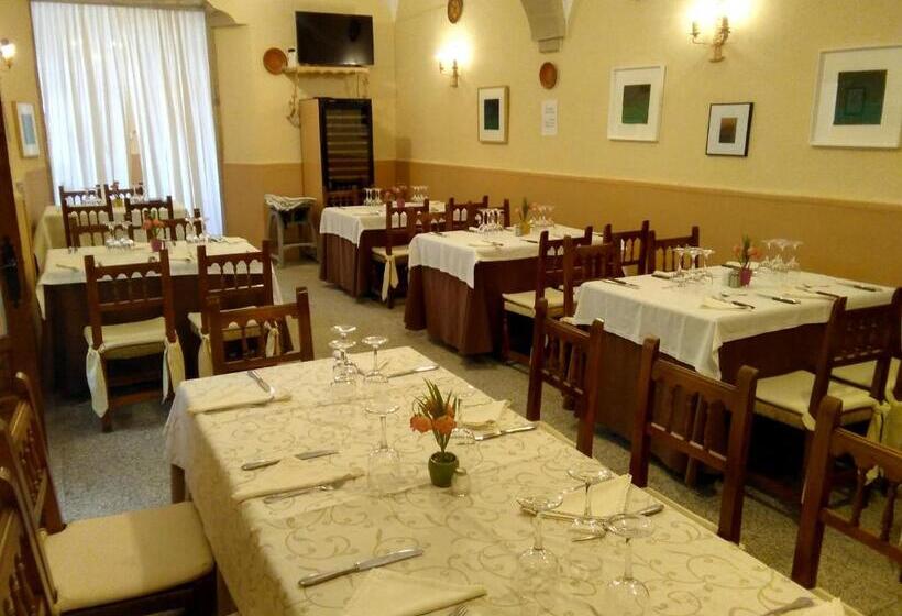 ユースホステル Hostal Meson La Cadena