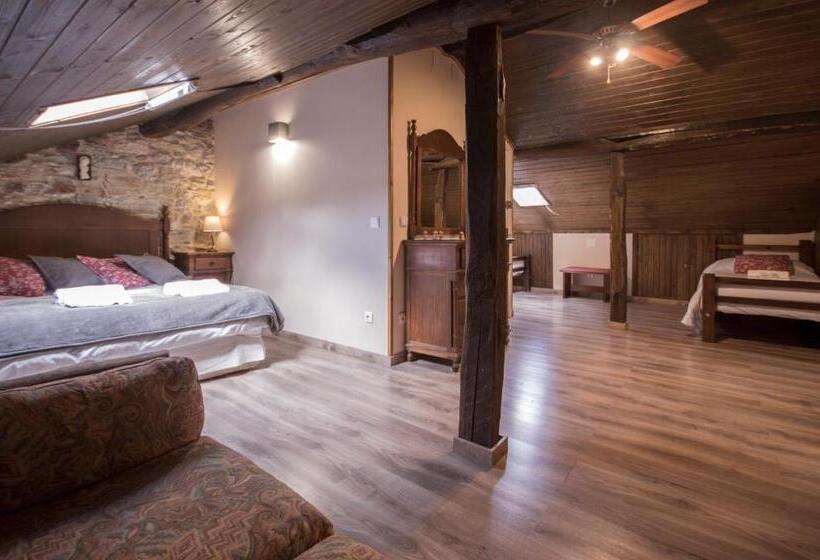 הוסטל La Casona De Sarria