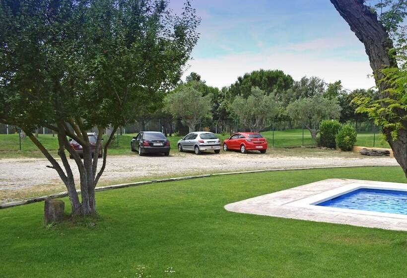 تختخواب و صبحانه Masia Ca La Caputxeta & Golf