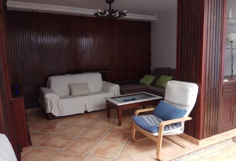 Casa Galuz, Entre La Sierra Y El Mar