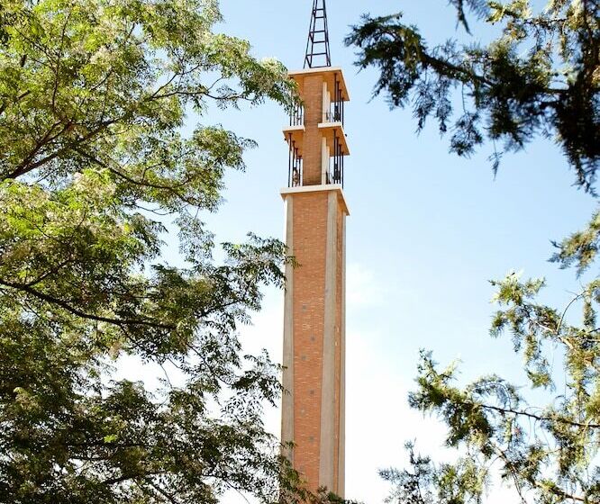 Хостел Lantana Garden