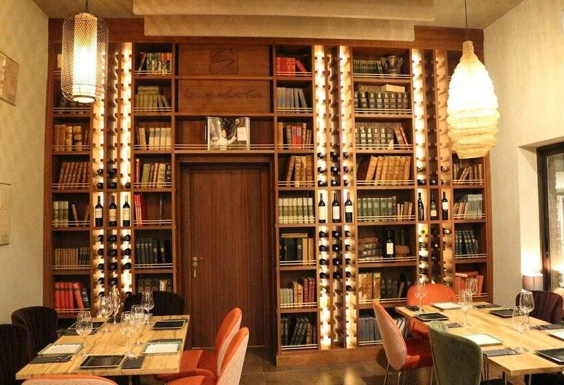 여관 Lantana Garden