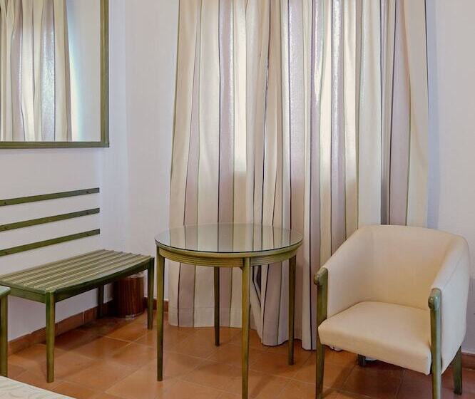 Хостел Lantana Garden