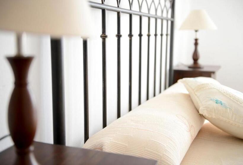 Hostal Restaurante Fogón De Gredos