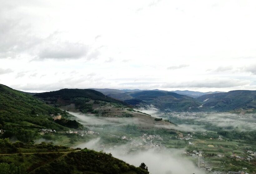 Hostal Restaurante La Charola