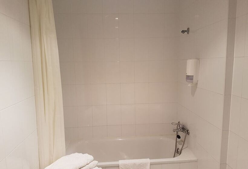 Hostal Restaurante La Charola