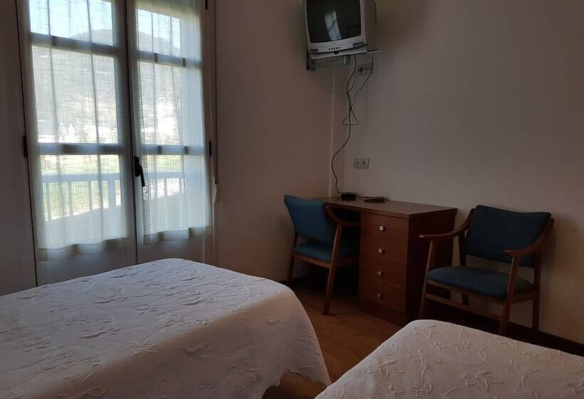 Hostal Restaurante La Charola