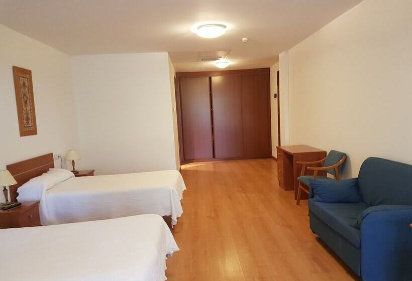 Hostal Restaurante La Charola