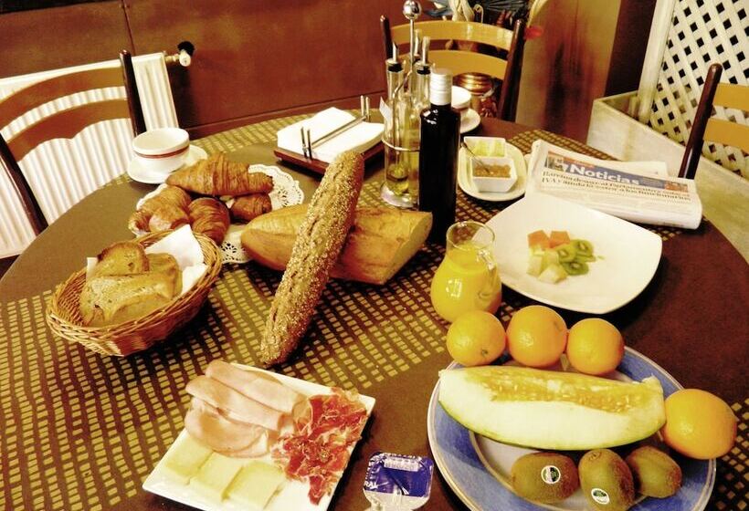 Hostal Rural Txapi Txuri Logis Hotels