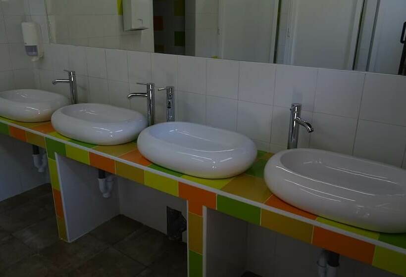 호텔 Cabañas Bungalow Albergue Camping Valle Do Seo