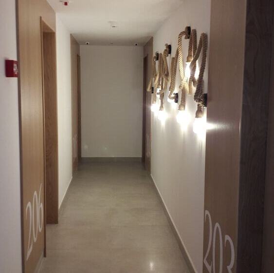 ホテル Hostal Cervantes Playa