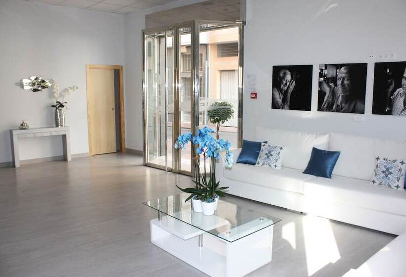 ホテル Hostal Cervantes Playa