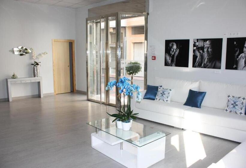 ホテル Hostal Cervantes Playa