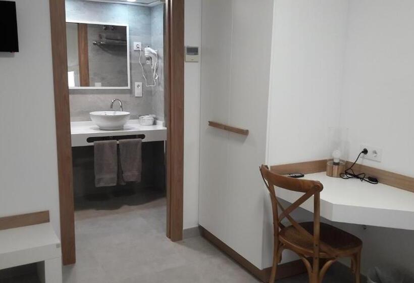 ホテル Hostal Cervantes Playa