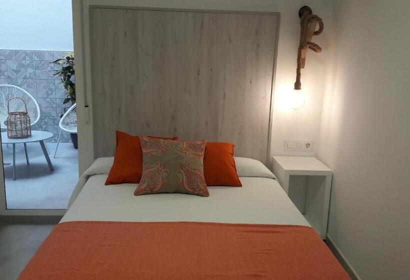 ホテル Hostal Cervantes Playa