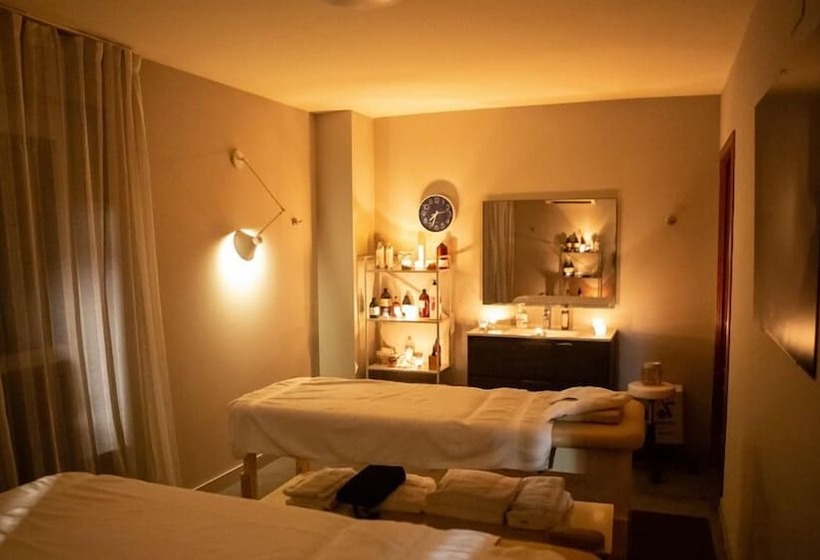 فندق ريفى Miluna