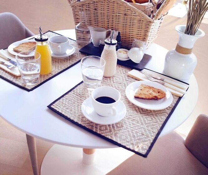 فندق ريفى Miluna