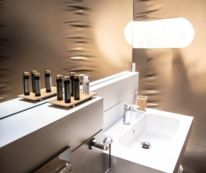 فندق ريفى Miluna