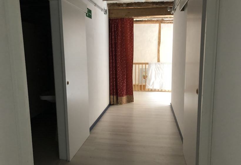 بنسيون Albergue El Salto