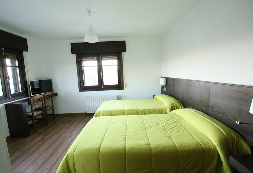 بنسيون Hostal O Pendón
