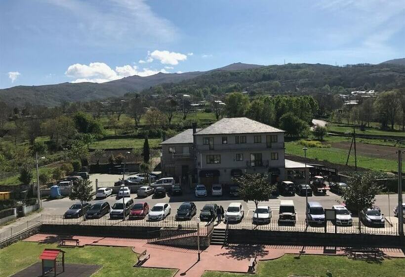 Pensão Hostal O Pendón