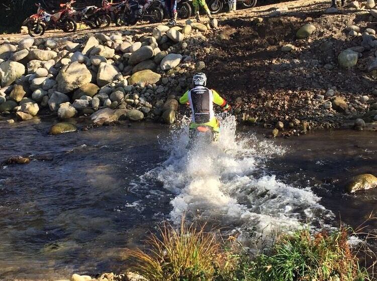 بنسيون Rural La Covacha