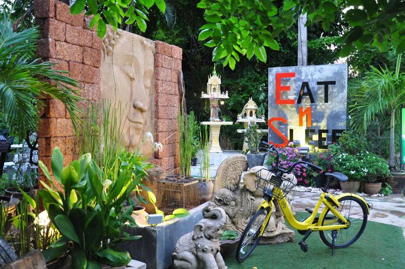 فندق صغير Eat N Sleep