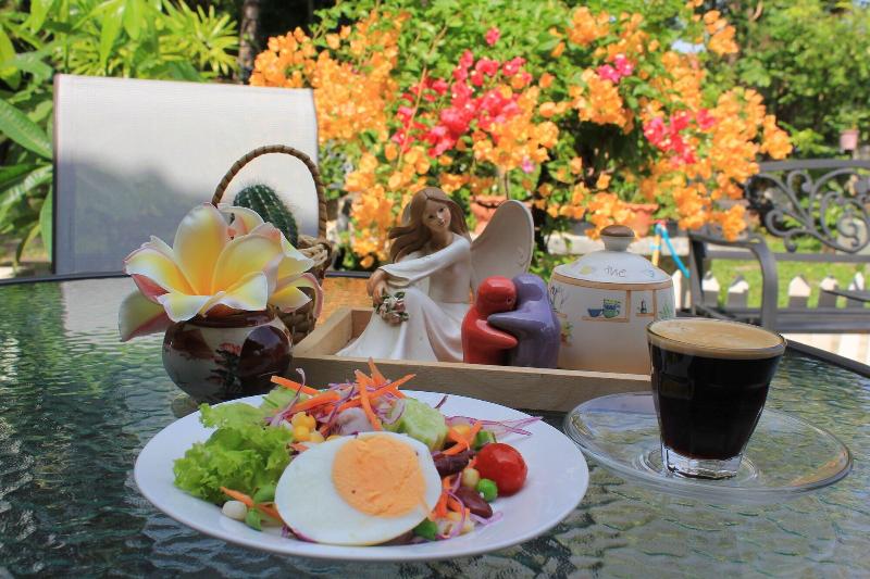 فندق صغير Eat N Sleep