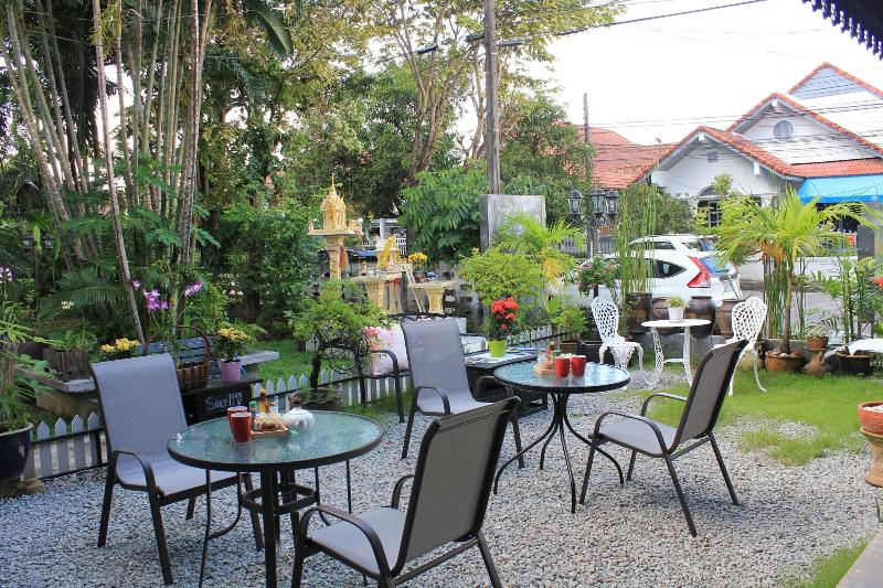 فندق صغير Eat N Sleep