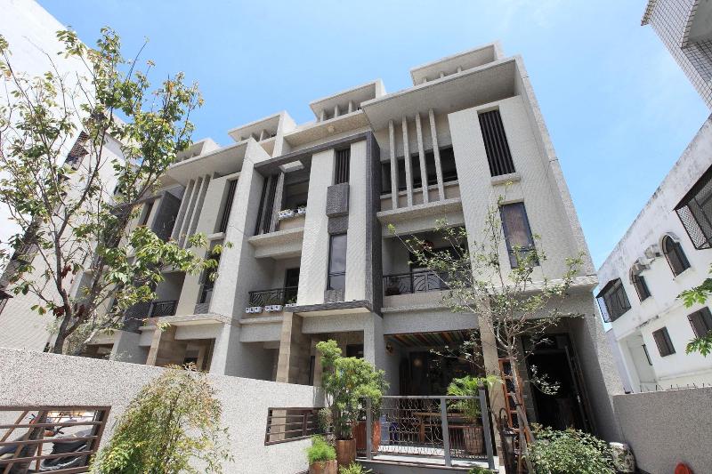 Bear Forest Retro B&b