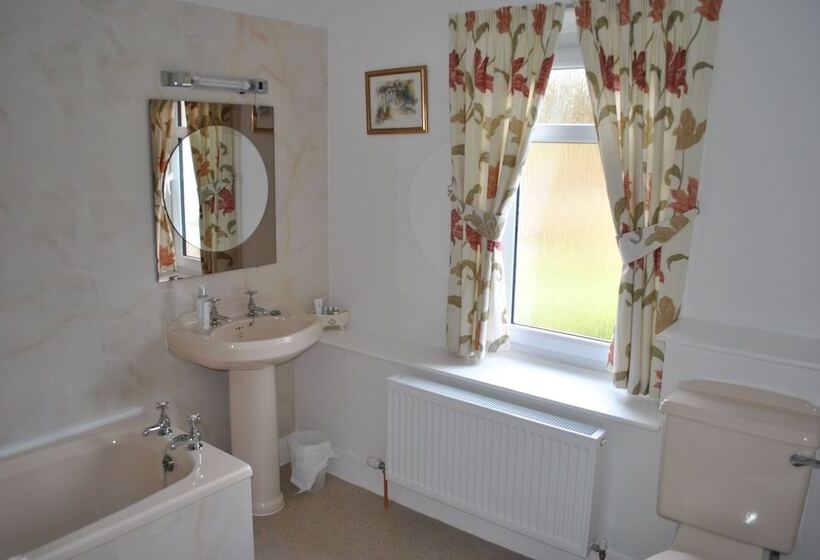 مبيت وإفطار Airds Farm Guest House