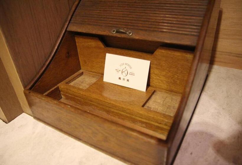 تختخواب و صبحانه Ho̍k House