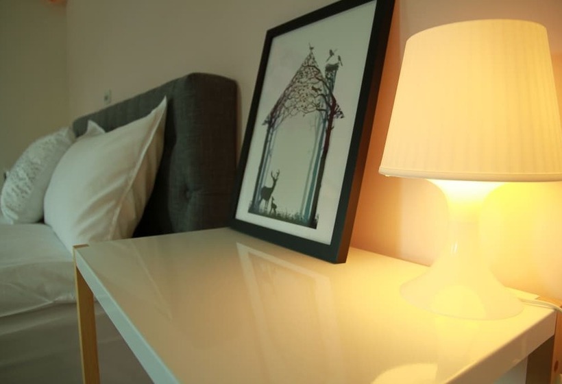 تختخواب و صبحانه Stick Bnb