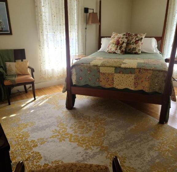 Benjamin F. Packard House Bed And Breakfast