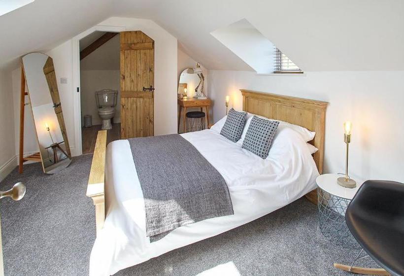 Host & Stay   Burnsyde Beach House