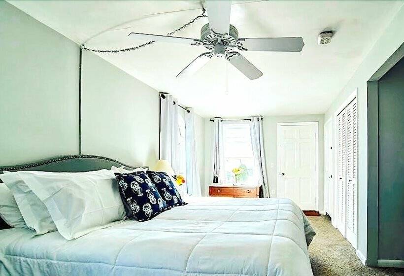 Captain Sawyer S Bed & Breakfast