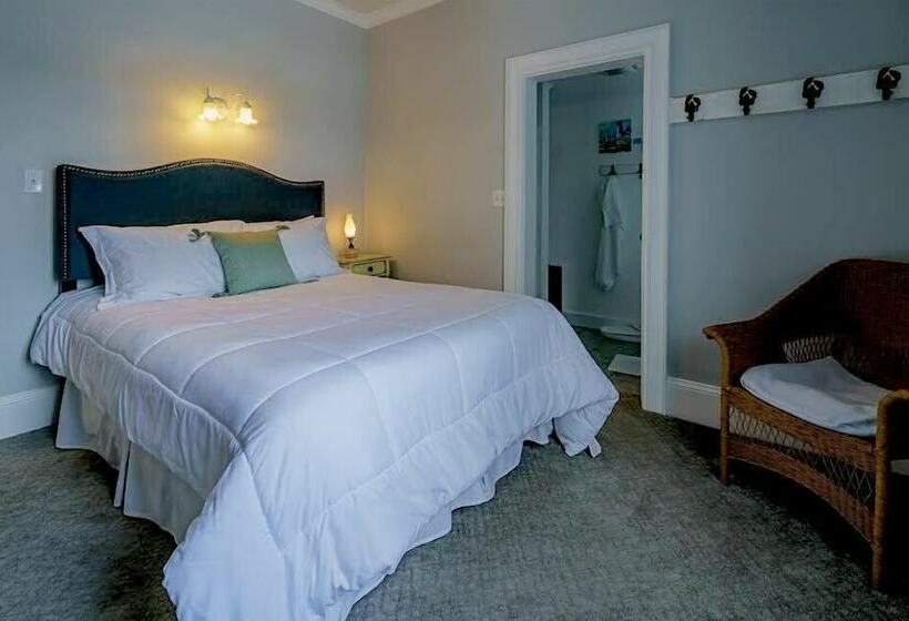 Captain Sawyer S Bed & Breakfast