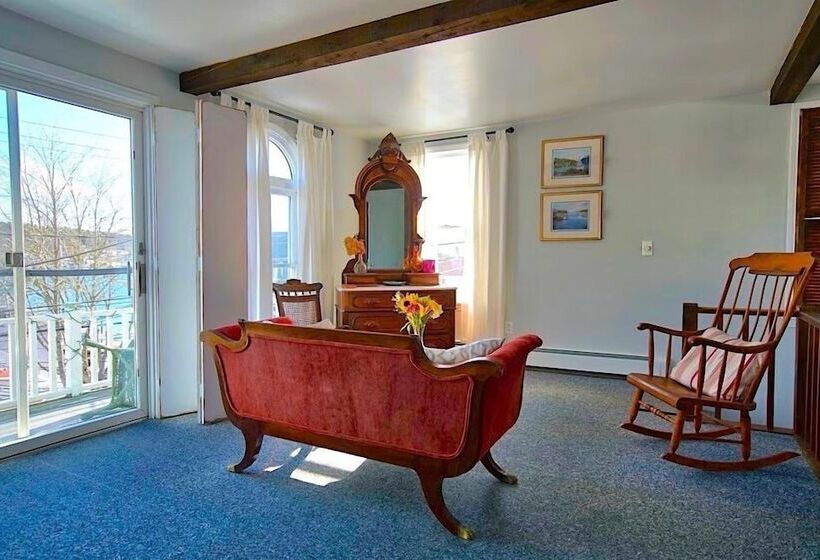 Captain Sawyer S Bed & Breakfast