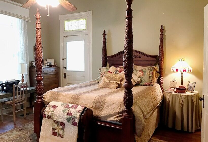 Clyde And Marie S Bed & Breakfast
