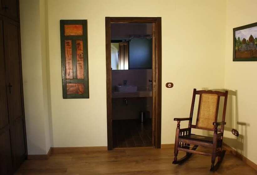 簡易ホテル Casa Rural El Almendro De María