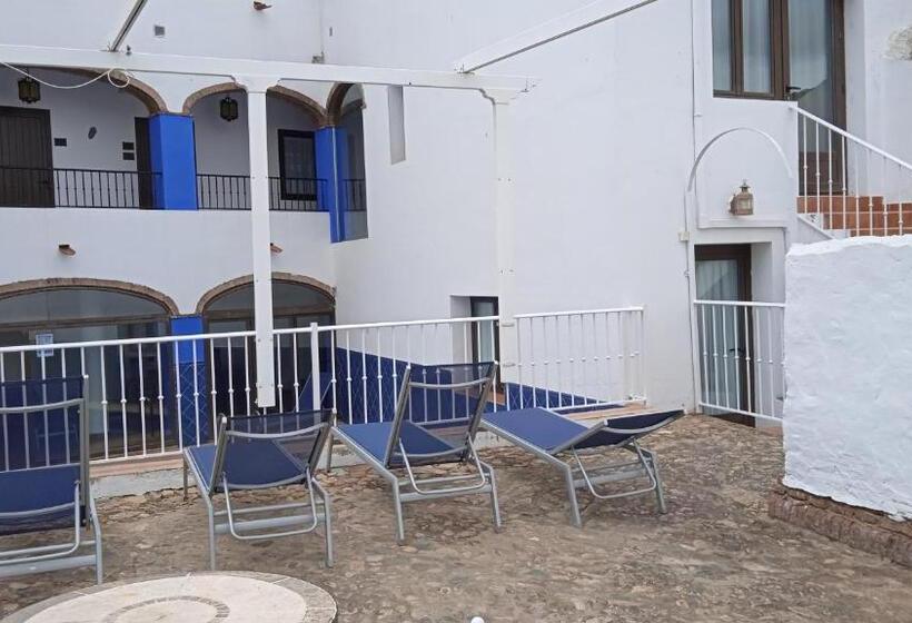 مسافرخانه Rural La Posada De Las Cigüeñas