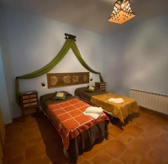 مسافرخانه Rural La Posada De Las Cigüeñas