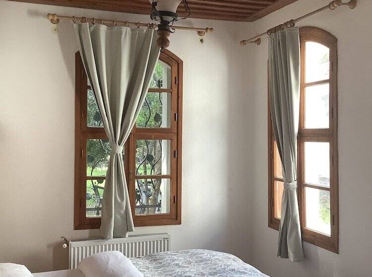 فندق Athena Pension